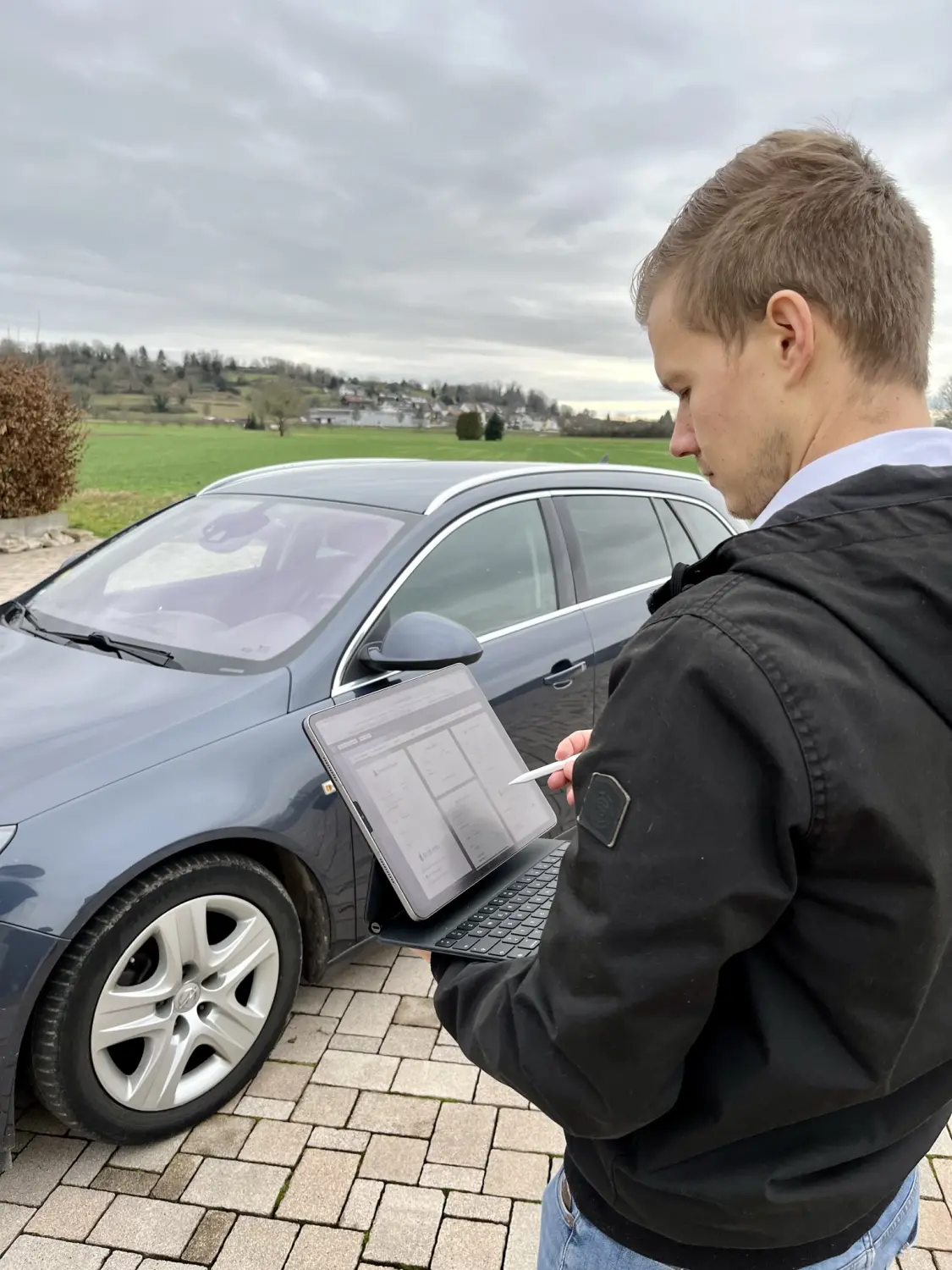  Joey Hentak und Auto von Kfz Sachverständiger Joey Hentak